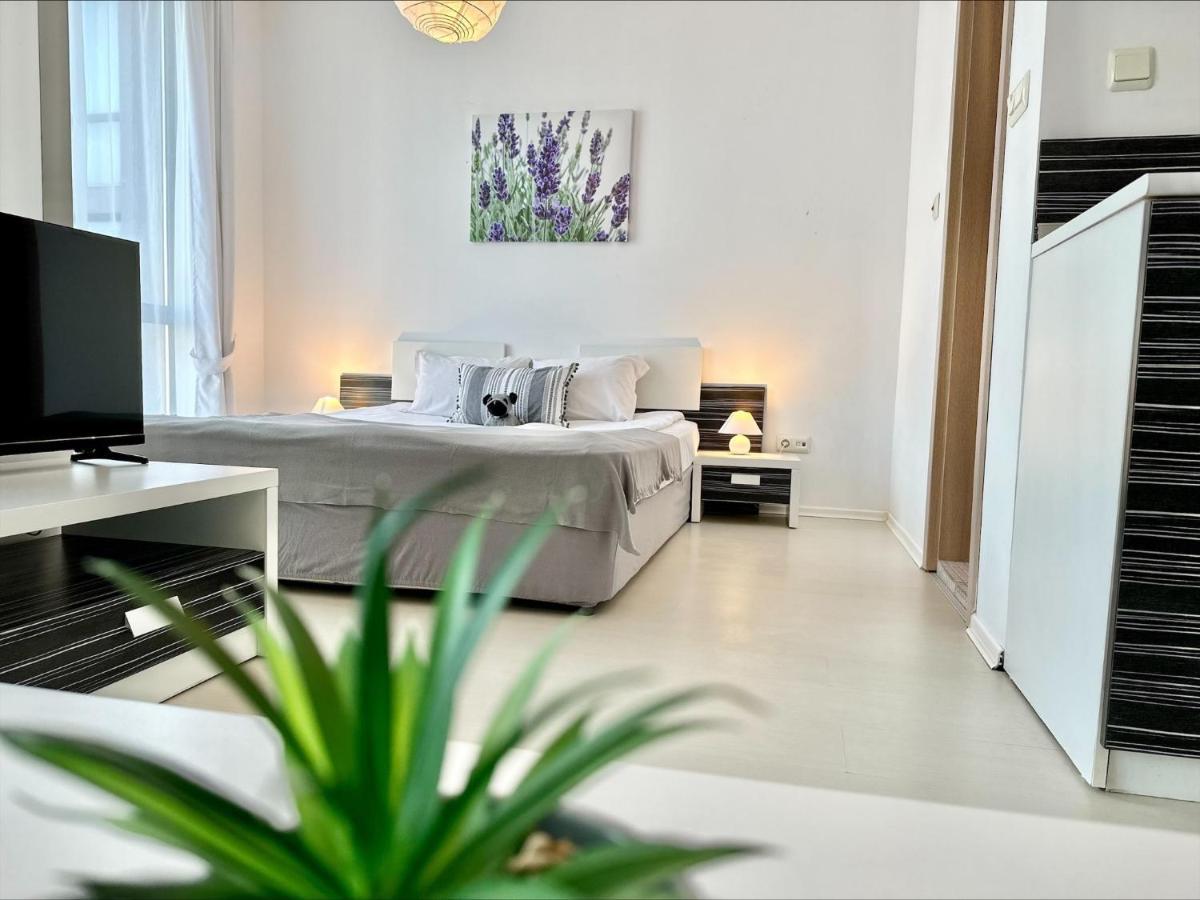 Menada Rainbow Apartments Pantai Sunny Luaran gambar