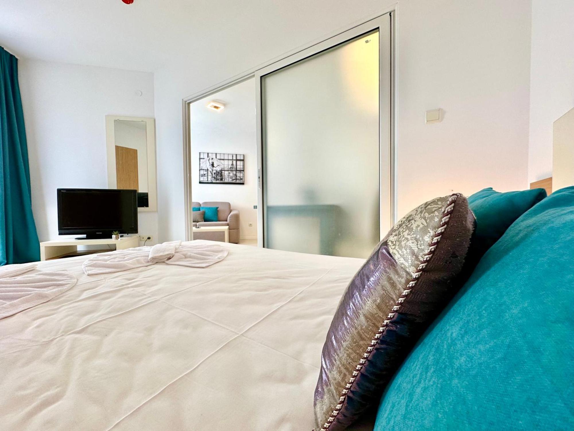 Menada Rainbow Apartments Pantai Sunny Bilik gambar